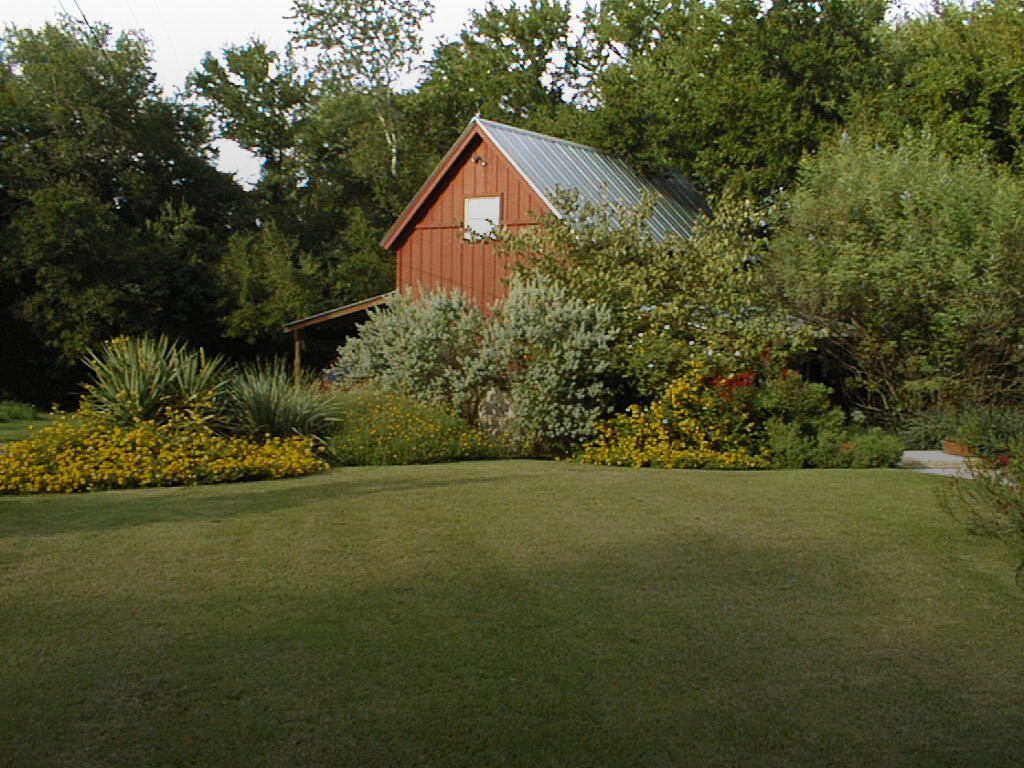 Red Barn Hideaway - romantic getaway in Salado TX